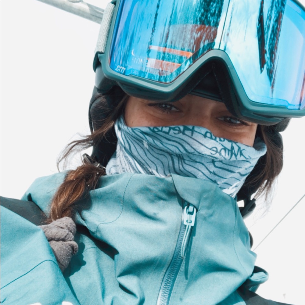 Meet your Posher, Nikki. Just selling my things!